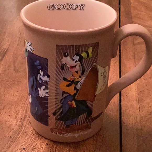 GOOFY Disney mug, Walt Disney world about 3 X4.5” like new! - Picture 1 of 5